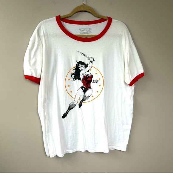 Vintage Wonder Woman t-shirt with a print of Wonder woman Sz XL - Picture 1 of 6